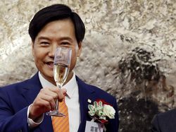 Senyum Kecut Pendiri Xiaomi, Lepas Saham Langsung Anjlok