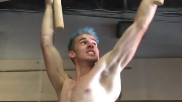 Austin Gray, si Ninja Warrior yang Terlihat Kurus Tapi Berotot