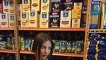 Yuk! Kenalan Sama Model Seksi yang Doyan Makan, Emily Ratajkowski