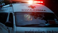 Ambulans membawa bocah Thailand yang berhasil dievakuasi setelah terperangkap di dalam gua selama 2 pekan. REUTERS/Soe Zeya Tun.