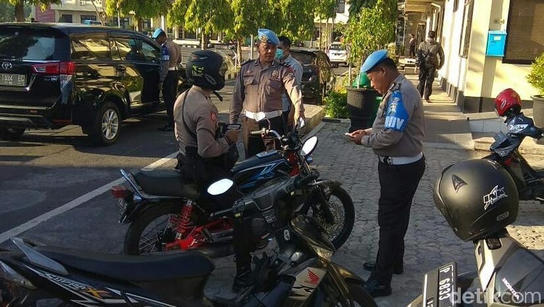 Polisi Razia Rekan Sendiri, 6 Anggota Terjaring Polisi Razia Rekan Sendiri, 6 Anggota Terjaring