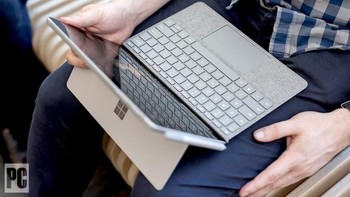 Ada pilihan RAM yang diberikan, yakni 4 GB dan 8 GB. Demikian pula ruang penyimpanan internalnya, yakni 64 GB dan 128 GB. Foto: PCMag