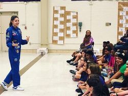 Potret Gadis Belia Calon Orang Pertama di Mars