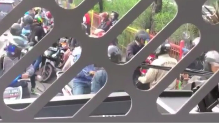 Lihat Deh Kelakuan Pemotor di Jakarta, Bikin Emosi!