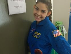 Potret Gadis Belia Calon Orang Pertama di Mars