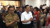 Akrab di Acara HKBP, Luhut Tak Bahas Pilpres dengan Anies Akrab di Acara HKBP, Luhut Tak Bahas Pilpres dengan Anies