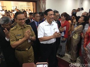 Disambut Tortor, Anies dan Luhut Hadiri Acara HKBP di Jaktim