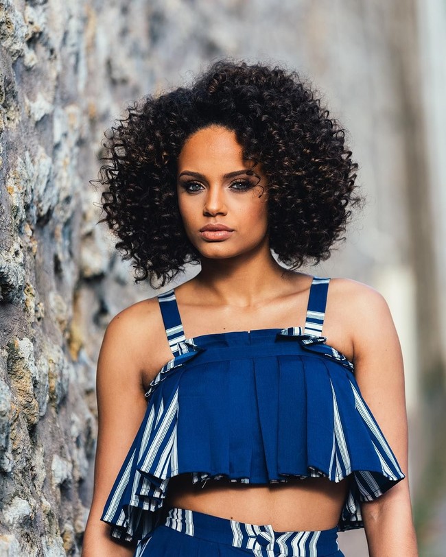 Dengan status Kylian Mbappe sebagai bintang lapangan hijau masa kini, tak heran bila banyak perempuan yang ingin menjadi kekasihnya. Namun, hanya satu wanita yang berhasil merebut hati penyerang Prancis di Piala Dunia 2018 itu. Dialah Alicia Aylies. (Foto: Instagram/@aliciaaylies)