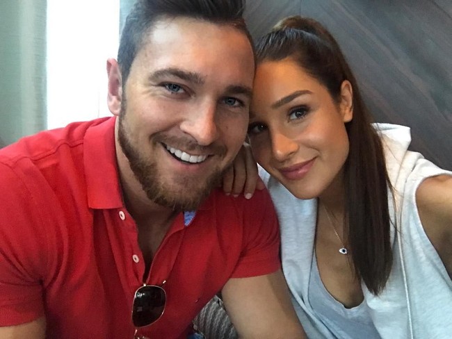 Karena kesuksesan bisnisnya, Kayla Itsines dan sang suami masuk dalam daftar orang muda terkaya di 2016 dan 2017. Foto: Instagram @kayla_itsines