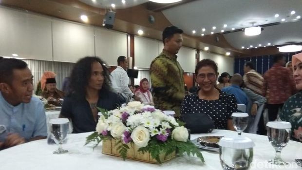Susi Semeja dengan Kaka Slank