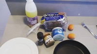 Menyiapkan sarapanku, ujar Mignolet di keterangan foto ini. Nampak ada telur sebagai salah satu bahan utamanya. Kira-kira Mignolet mau bikin apa ya? Foto: Instagram 22mignolet22