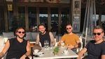 10 Momen Kiper Jago Belgia, Simon Mignolet Saat Makan Bareng Istri dan Fans