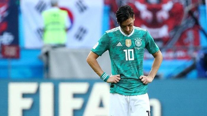 Mesut Ozil berseragam timnas Jerman. Foto: Michael Dalder /Reuters Mesut Ozil berseragam timnas Jerman. Foto: Michael Dalder /Reuters