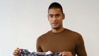 Alphonse Areola, Kiper Ganteng yang Punya Bahu Lebar dan Berdada Bidang