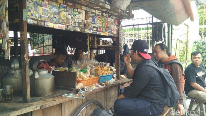 Angkringan di dekat kampus UNY, Sleman, Selasa (10/7/2018).