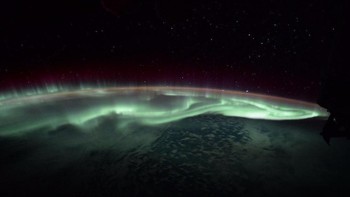 Salah satunya seperti karya astronot Jack Fischer ini. Bahkan, ia mengatakan melihat aurora adalah hobinya saat senggang di ISS. Foto: (Instagram/nasa)