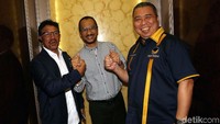 Pantauan detikcom. Samad tiba di kantor DPP Partai NasDem, Gondangdia, Jakarta Pusat, Selasa (10/7/2018) pukul 11.57 WIB. Ia datang sendiri dan disambut oleh Bendahara Umum NasDem Ahmad Ali dan Sekjen Partai Nasdem Jhony G Plate.
