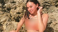 Putri dari Faisal Harris pun membalas ya kan di bali masa gue foto dalem mall mulu????? Foto: Dok. Instagram/shafaharris