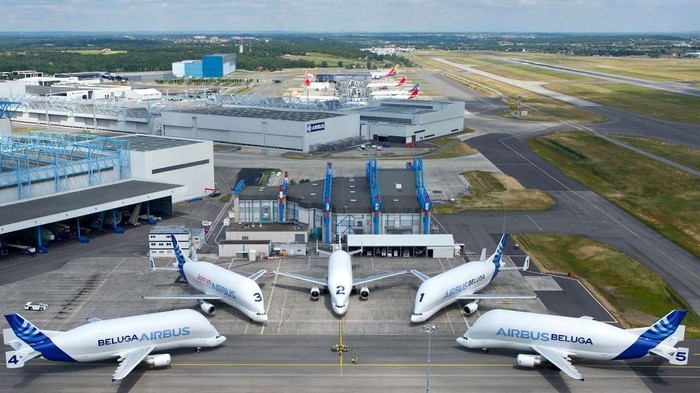 Airbus telah banyak memproduksi pesawat berukuran jumbo yang biasa dipakai untuk mengangkut komponen badan pesawat berukuran besar. Seperti apa bentuknya?