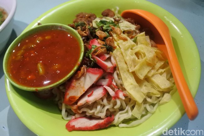 Kalau Mau Ngopi dan Sarapan Enak, Mampir Saja ke 5 Kedai Kopi Legendaris Ini