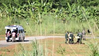 Sebelumnya, pada hari pertama penyelamatan, tim penyelamat juga berhasil menyelamatkan 4 anak. Saat ini, tersisa 4 anak dan 1 pelatih yang masih terperangkap di dalam gua. Kyodo/Reuters.