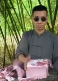 Viral! Ini Pria Asia 'God of Cooking' yang Parodikan Video Masak Salt Bae