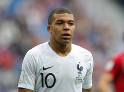 Kylian Mbappe tampil menonjol di Piala Dunia 2018 lewat aksi-aksi individu, sekaligus torehan 3 golnya. Di usia 19 tahun, Mbappe berpeluang jadi pemain termuda yang meraih Bola Emas Piala Dunia. (Foto: Alexander Hassenstein/Getty Images)