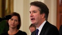 Kavanaugh mengenyam pendidikan sekolah menengah atas di sebuah SMA milik yayasan Katolik Yesuit. Selanjutnya dia menempuh studi di Universitas Yale. REUTERS/Jim Bourg.