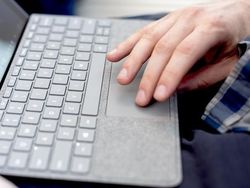 Penampakan Tablet Rp 5 Jutaan Microsoft Surface Go