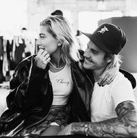 Hailey Baldwin Tak Mau Justin Bieber Berkumis di Hari Pernikahannya