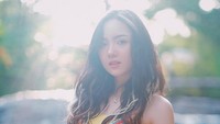 Lagu ‘Meraih Bintang’ dari Via Vallen ia daur ulang menjadi ‘Reach for the Stars’. Foto: Instagram Jannine Weigel