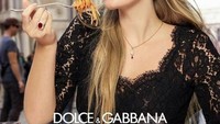 Pemotretan Dolce & Gabbana yang memperlihatkan dirinya sedang menyantap sepiring pasta. Yummy! Foto: nstagram @kitty.spencer