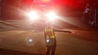 Ambulans terakhir meninggalkan kawasan gua Tham Luang dengan membawa korban terakhir yang diselamatkan. 