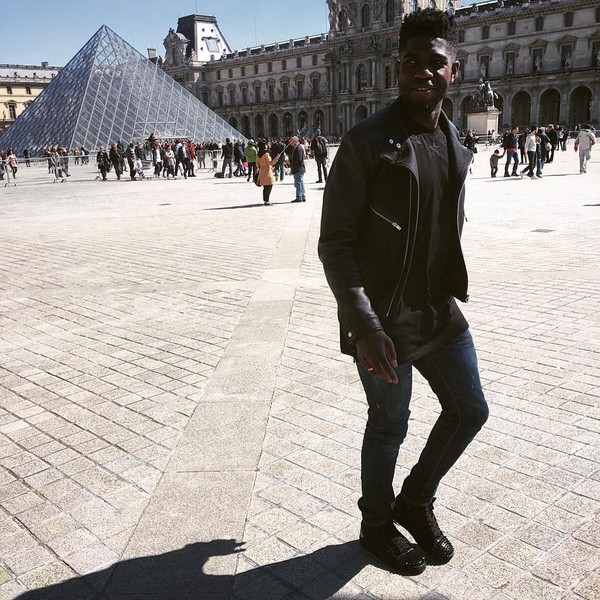 Kalau yang ini, Umtiti sedang safarai di Tanzania. Terlihat gajah dari balik jendela mobil yang ia tumpangi (Samuel Umtiti/Instagram) Kalau yang ini, Umtiti sedang safarai di Tanzania. Terlihat gajah dari balik jendela mobil yang ia tumpangi (Samuel Umtiti/Instagram)