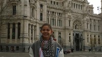 Alyssa Carson memang masih berusia 17 tahun dan sudah menjalani berbagai latihan menjadi astronot. Nah kalau ini ia sedang berada di Kota Madrid, Spanyol (Alyssa Carson/Instagram)