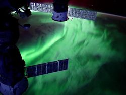 Aurora di Bumi vs di Luar Angkasa, Cantik Mana?