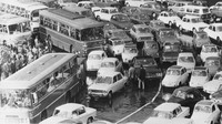 Sejak 1971 Kota Roma sudah mengalami kemacetan luar biasa, dan kini dirinya memberlakukan ganjil genap. Foto: Pool (Getty Images)