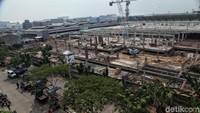 Pembangunan pasar ikan ini merupakan program pemerintah lewat Kementerian Kelautan dan Perikanan yang dibiayai Anggaran Pendapatan dan Belanja Negara (APBN).