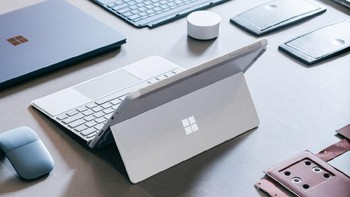 Soal hargany, Surface Go RAM 4 GB dan SSD 64 GB dilepas USD 399 atau sekitar Rp 5,7 juta. Sementara versi RAM 8 GB dan SSD 128 GB dibanderol USD 549 atau sekitar Rp 7,9 juta. Foto: Wired