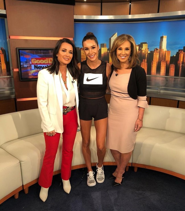 Kamu bukan laki-laki jika punya otot. Kamu kuat dan hebat dan jangan biarkan orang mengatakan kamu sebaliknya, lanjut wanita asal Australia itu. Foto: Instagram @kayla_itsines