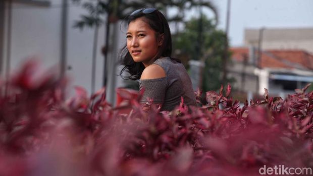 Kekuatan Fisik Si Cantik Crismonita Ditempa Alam Bromo