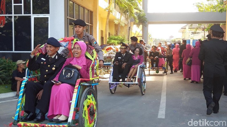 Pimpin Upacara Purna Bhakti, Kapolda Jatim Ingin Tambah Personel Pimpin Upacara Purna Bhakti, Kapolda Jatim Ingin Tambah Personel