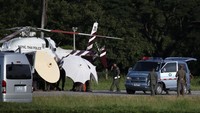Misi penyelamatan ini berjalan lancar dan memakan waktu dua jam lebih cepat dibandingkan penyelamatan pada hari pertama yang memakan waktu 11 jam.  Athit Perawongmetha/Reuters.