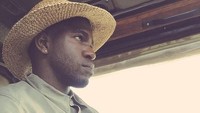 Umtiti lahir di Kamerun, tepatnya di Yaounde yang menjadi kota terbesar kedua di negara itu. Ia seperti menunjuk kota kelahirannya itu (Samuel Umtiti/Instagram)