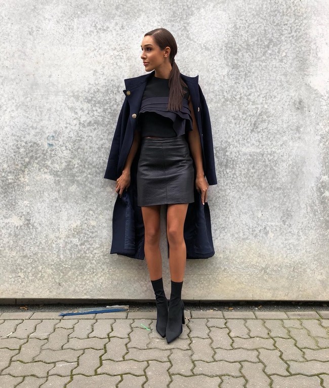 Kayla Itsines sendiri cukup dikenal di kalangan pecinta olahraga. Ia pernah menulis ebook berjudul Bikini Body Guides. Foto: Instagram @kayla_itsines