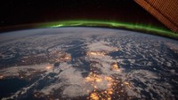 Aurora yang terlihat di atas Irlandia. Indah bukan? (Instagram/nasa)