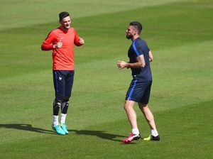 Giroud: Sori Courtois, Lloris yang Terbaik