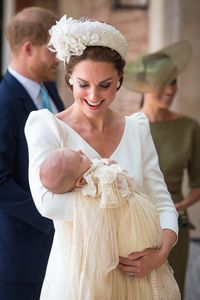 Kate Middleton Pakai Baju Desainer yang Sama di Pembaptisan 3 Anaknya