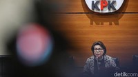 Wakil Ketua KPK Basaria Panjaitan mengumumkan penetapan tersangka terhadap Zumi Zola di kantornya, Jalan Kuningan Persada, Jakarta Selatan, Selasa (10/7/2018).