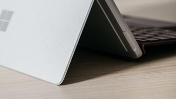 dapur pacunya menggunakan prosesor Intel Pentium generasi ketujuh Gold 4415Y.  Foto: Wired